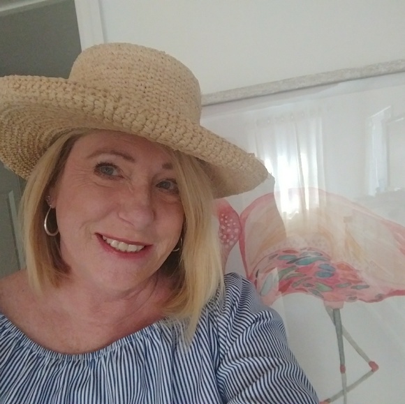 Adoreable Summer Hat - Picture 4 of 5